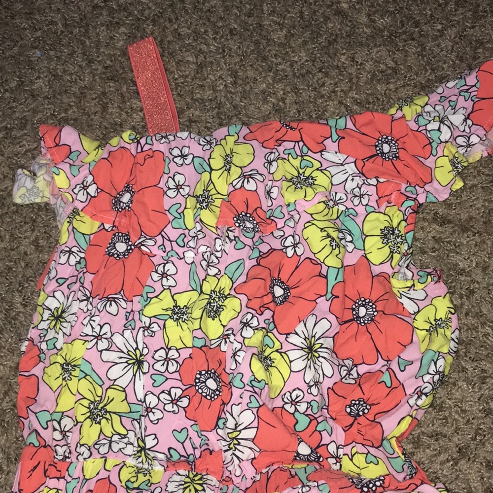 a romper - Picture 4 of 4